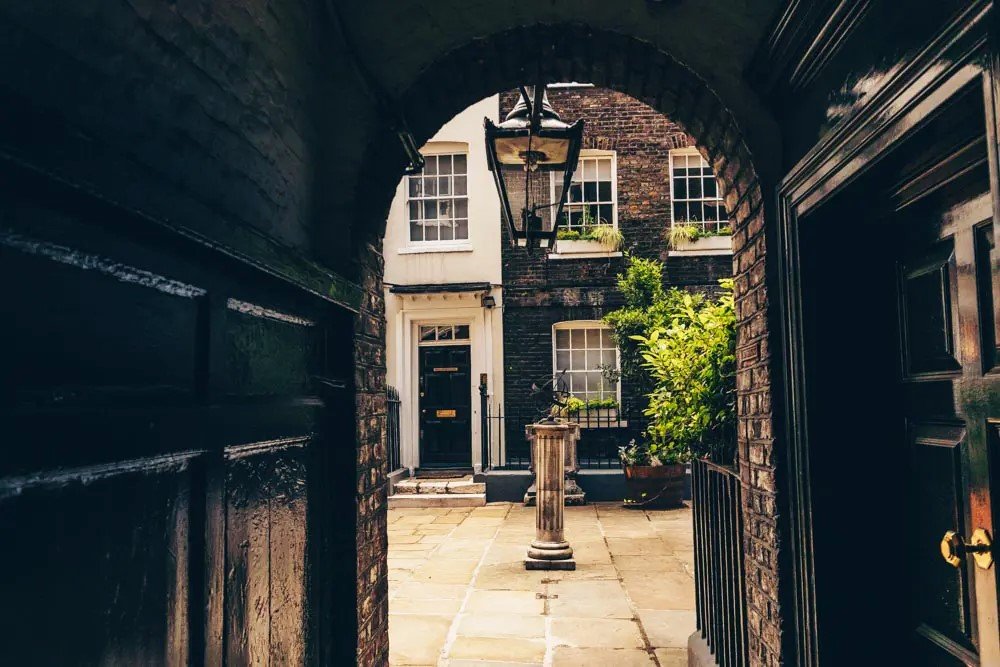 Pickering Place – London’s Smallest Square A tiny cobbled square hidden between historic buildings in London