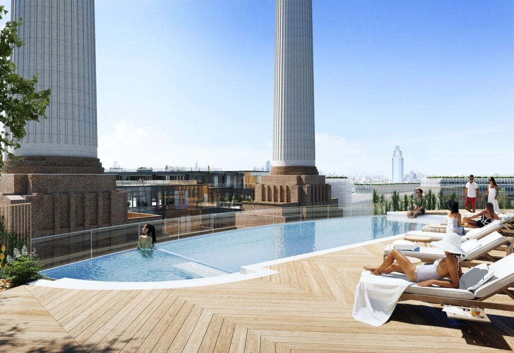 JOIA Rooftop Swimming Pool at art’otel London Rooftop infinity pool at JOIA, overlooking London’s skyline