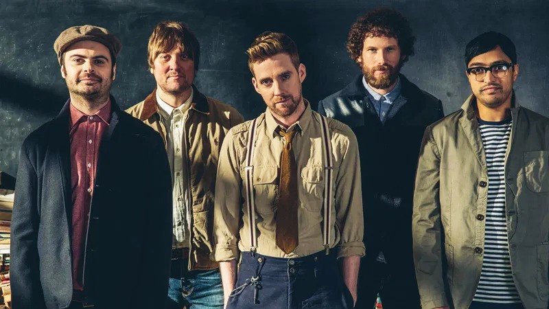 Kaiser Chiefs UK Tour 2025 – Get Ready for an Unforgettable Live Performance Kaiser Chiefs band members posing ahead of their UK Tour 2025, celebrating 20 years of their debut album Employment